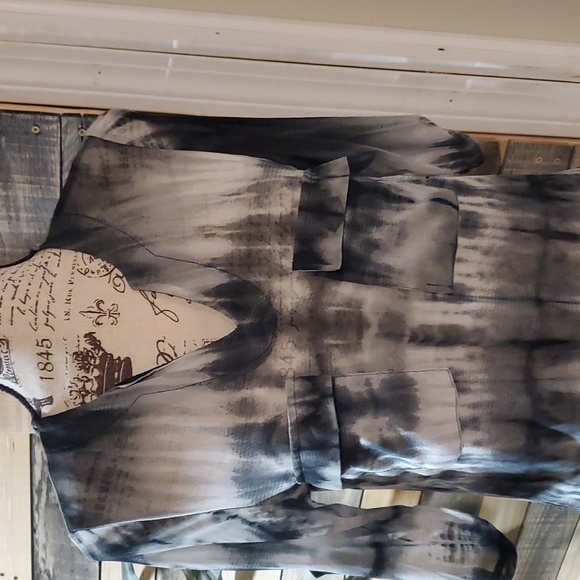 Faith and joy black and white tie dye tunic size small - Picture 3 of 7